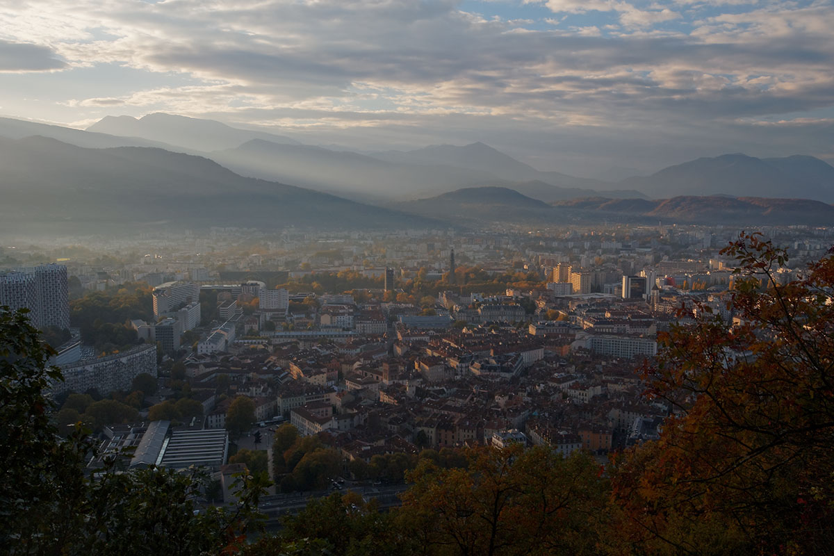 Morgonljus över Grenoble